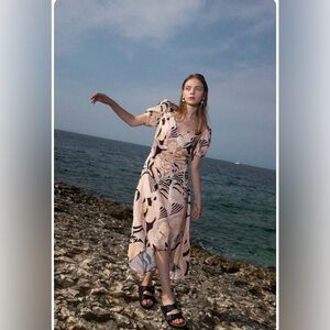 Untitled in motion Abstract Print Dress flowy midi large puff sleeve eccentric